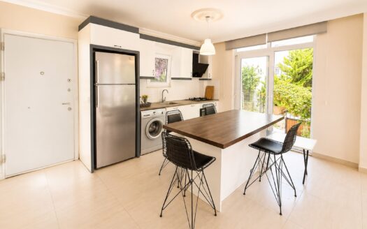 Koyunbaba’da Full Eşyalı Bakımlı 120 m² Bahçe Katı Daire
